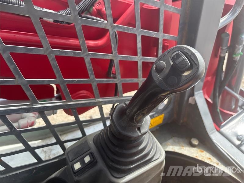 Takeuchi TL6R Two-Speed Compact Track Loader Мини-погрузчики