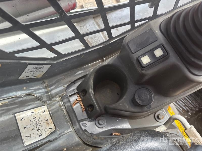 Takeuchi TL6R Two-Speed Compact Track Loader Мини-погрузчики