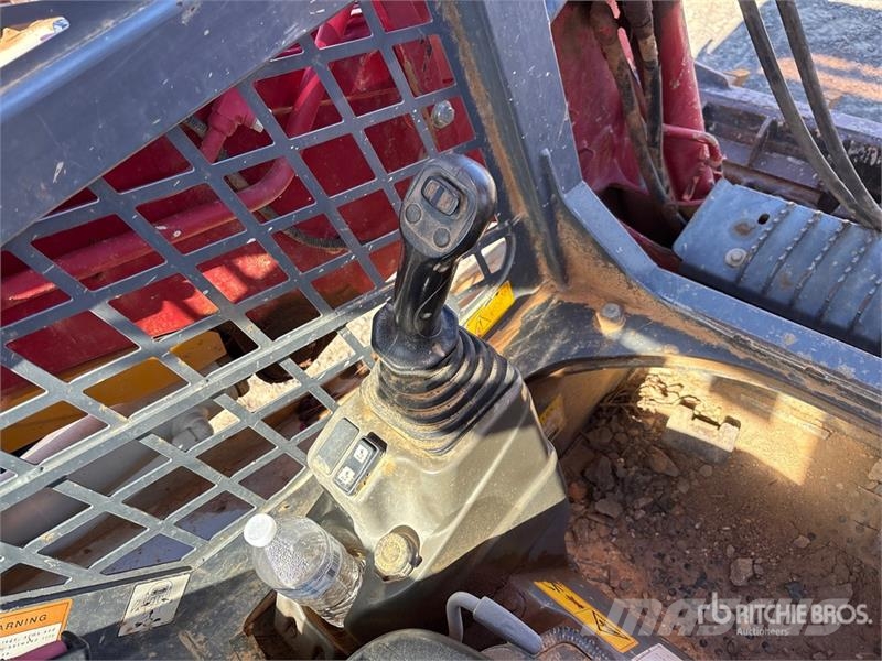 Takeuchi TL6R Two-Speed Compact Track Loader لوادر انزلاقية التوجيه