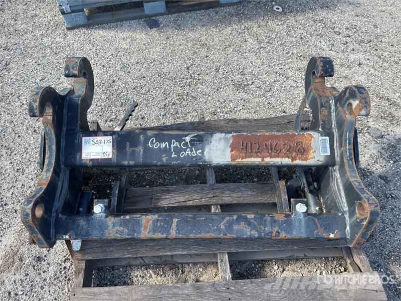 Takeuchi TW65SKIDPLATE Skid Plate Egyéb alkatrészek
