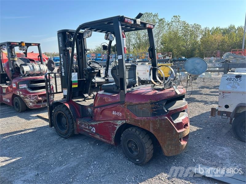 Taylor GT60L 5625 lb Pneumatic Tire Forklift Viličarji - drugo