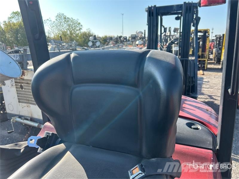 Taylor GT60L 5625 lb Pneumatic Tire Forklift Viličarji - drugo