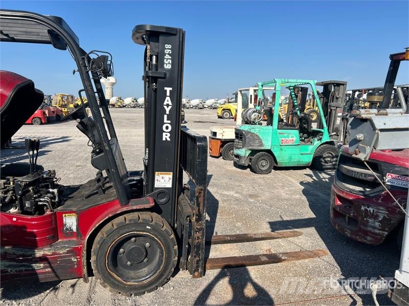 Taylor GT60L 5625 lb Pneumatic Tire Forklift Viličarji - drugo