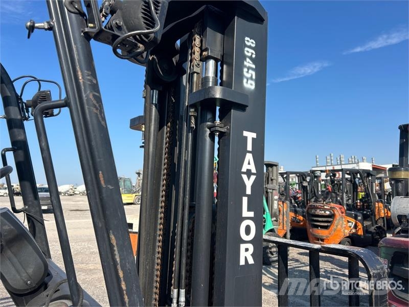 Taylor GT60L 5625 lb Pneumatic Tire Forklift Viličarji - drugo