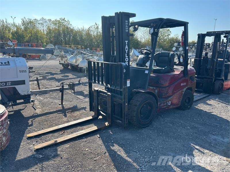 Taylor GT60L 5625 lb Pneumatic Tire Forklift Viličarji - drugo
