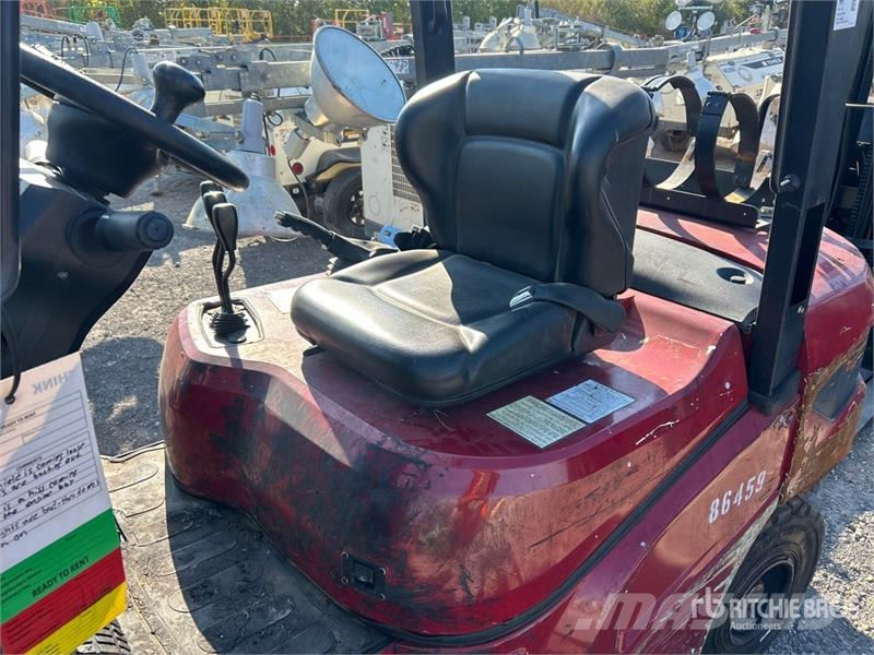 Taylor GT60L 5625 lb Pneumatic Tire Forklift Viličarji - drugo