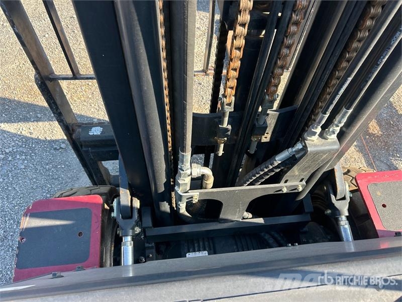 Taylor GT60L 5625 lb Pneumatic Tire Forklift Viličarji - drugo
