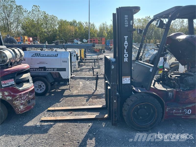 Taylor GT60L 5625 lb Pneumatic Tire Forklift Viličarji - drugo