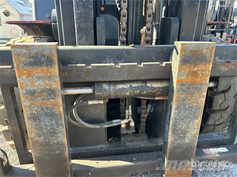 Taylor GT60L 5625 lb Pneumatic Tire Forklift Viličarji - drugo