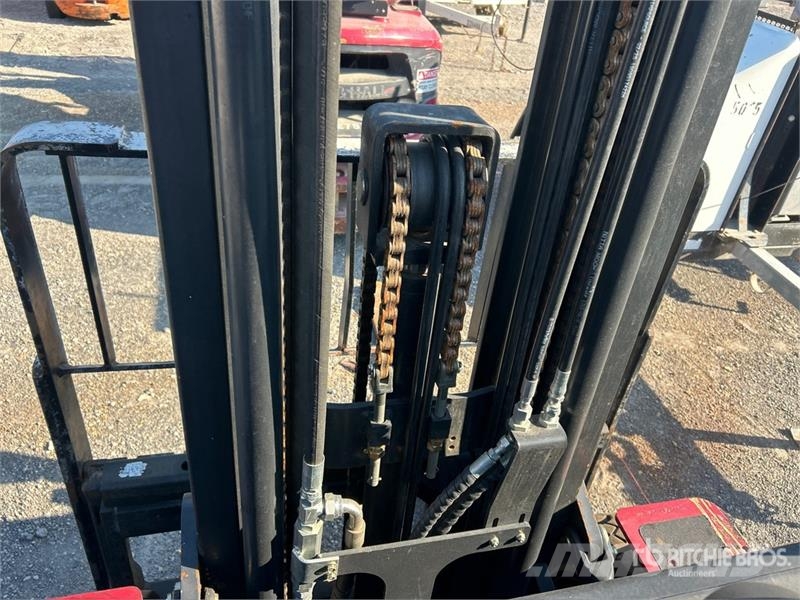 Taylor GT60L 5625 lb Pneumatic Tire Forklift Viličarji - drugo