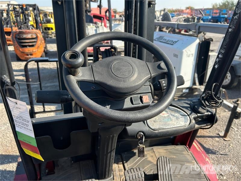 Taylor GT60L 5625 lb Pneumatic Tire Forklift Viličarji - drugo