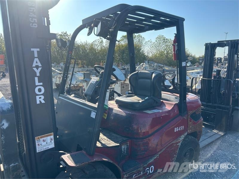 Taylor GT60L 5625 lb Pneumatic Tire Forklift Viličarji - drugo