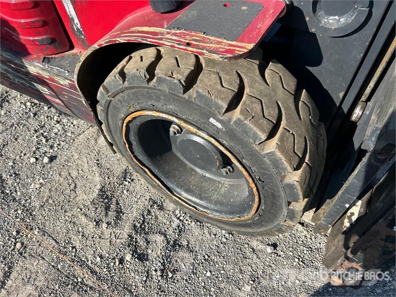 Taylor GT60L 5625 lb Pneumatic Tire Forklift Viličarji - drugo