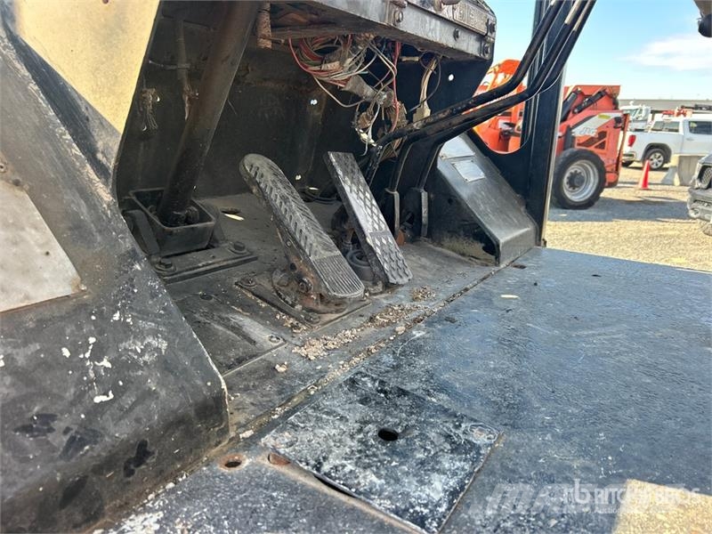 Taylor S-27 Pneumatic Tire Forklift 그 외 지게차