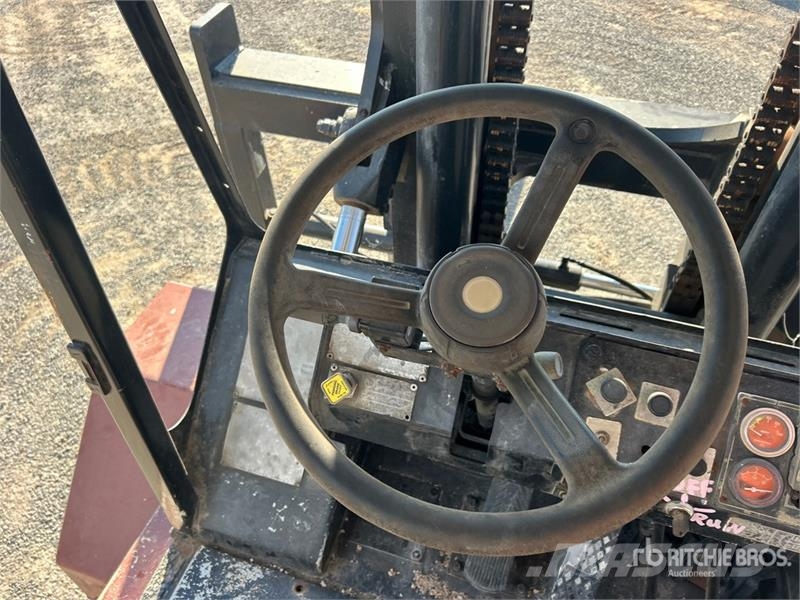 Taylor S-27 Pneumatic Tire Forklift 그 외 지게차