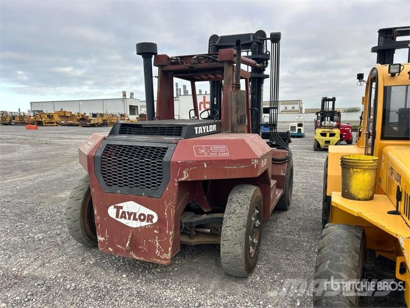 Taylor TE220 20000 lb Pneumatic Tire Forklift Autokrāvēji - citi