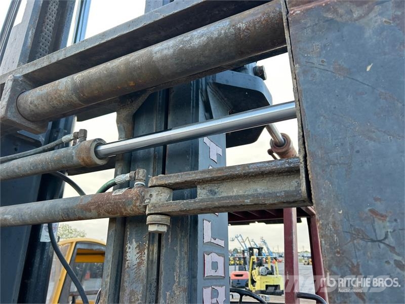 Taylor TE220 20000 lb Pneumatic Tire Forklift Autokrāvēji - citi