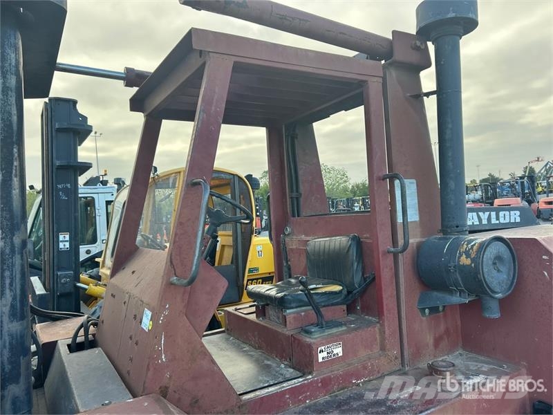Taylor TE220 20000 lb Pneumatic Tire Forklift Autokrāvēji - citi