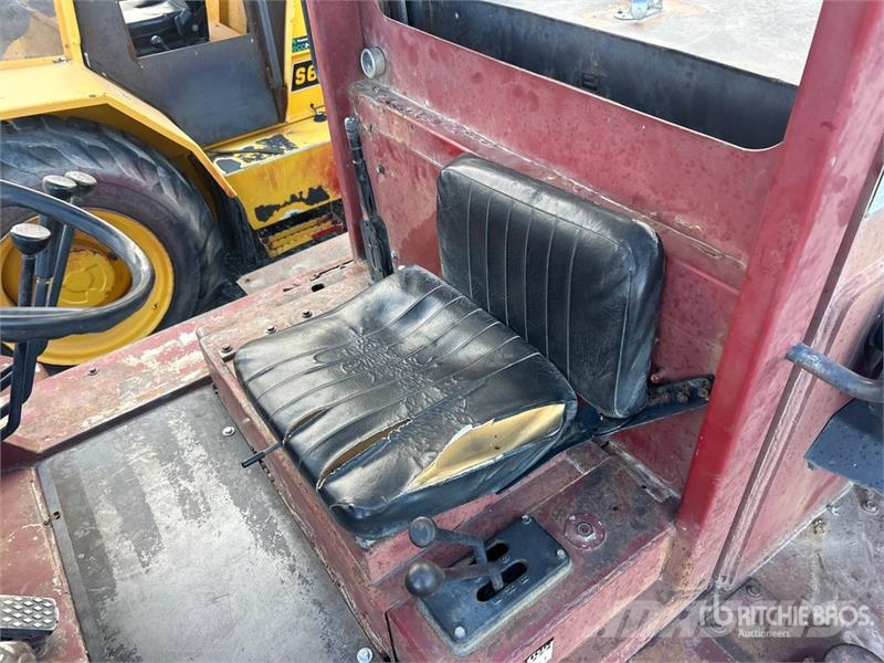 Taylor TE220 20000 lb Pneumatic Tire Forklift Autokrāvēji - citi