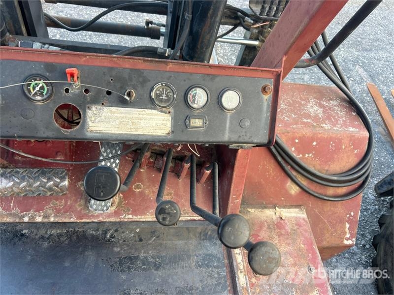 Taylor TE220 20000 lb Pneumatic Tire Forklift Autokrāvēji - citi