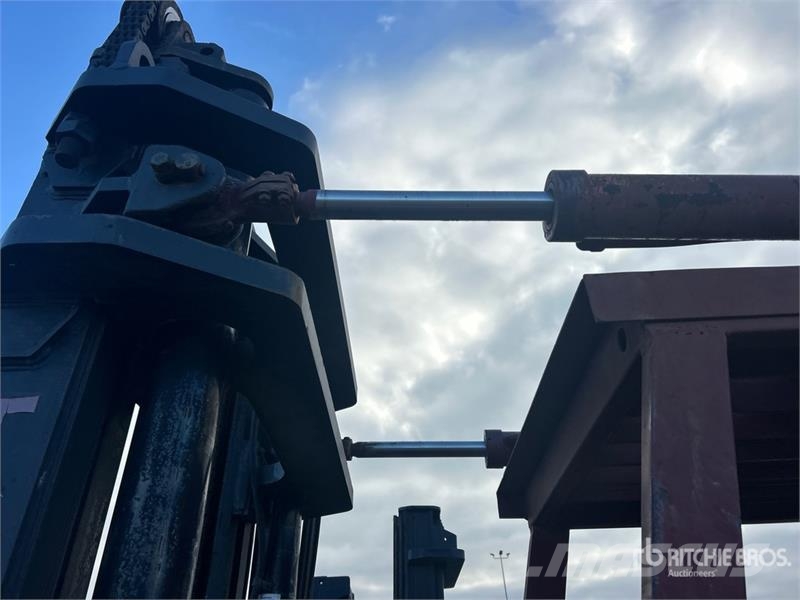 Taylor TE220 20000 lb Pneumatic Tire Forklift Autokrāvēji - citi