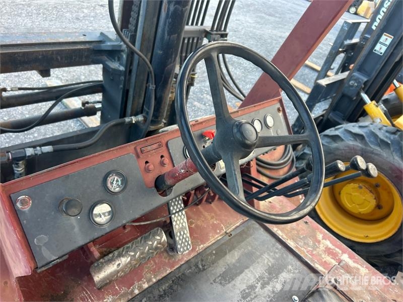 Taylor TE220 20000 lb Pneumatic Tire Forklift Autokrāvēji - citi