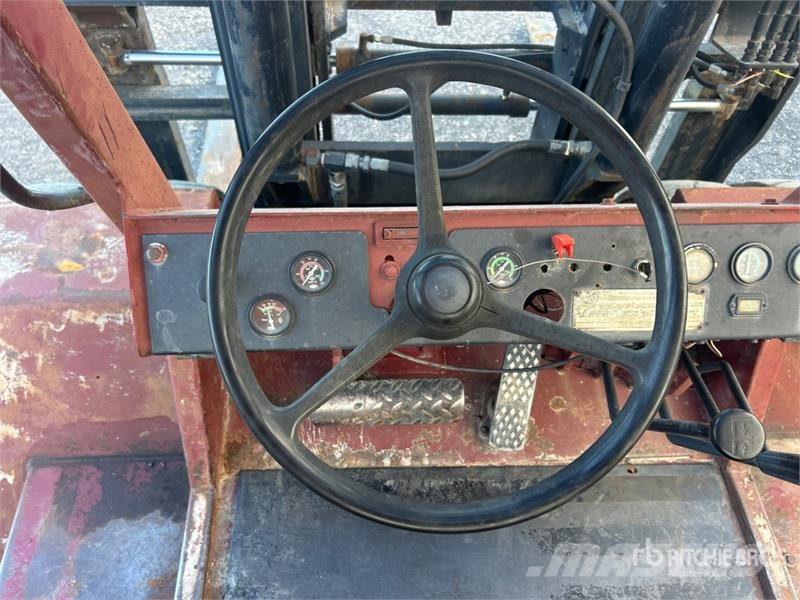 Taylor TE220 20000 lb Pneumatic Tire Forklift Autokrāvēji - citi