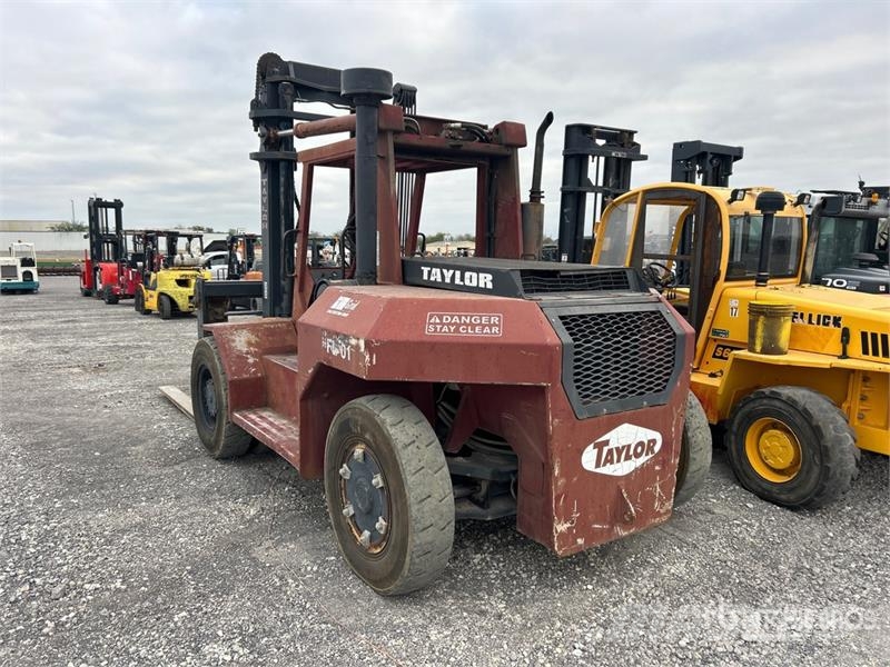 Taylor TE220 20000 lb Pneumatic Tire Forklift Autokrāvēji - citi
