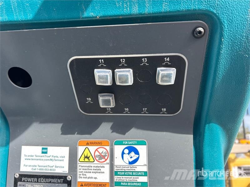 Tenant T16 Ride-On Electric Floor Scrubber Weitere Anhänger