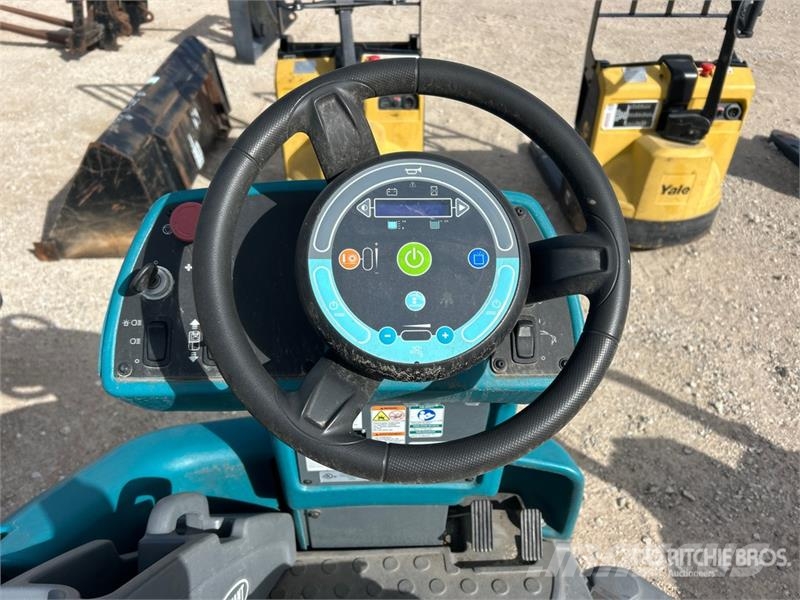 Tenant T16 Ride-On Electric Floor Scrubber Weitere Anhänger