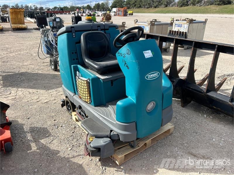 Tenant T16 Ride-On Electric Floor Scrubber Weitere Anhänger