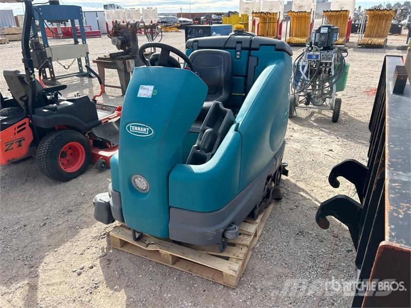 Tenant T16 Ride-On Electric Floor Scrubber Weitere Anhänger