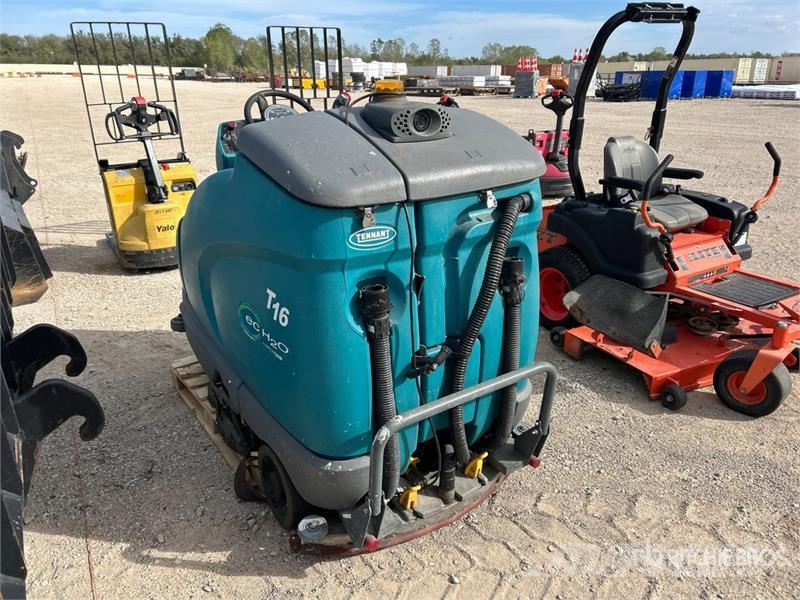 Tenant T16 Ride-On Electric Floor Scrubber Weitere Anhänger