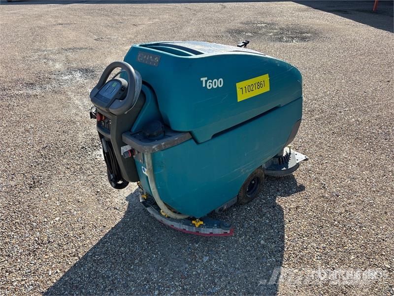 Tennant T600-28 Walk-Behind Electric Floor Scrubber Autre remorque agricole