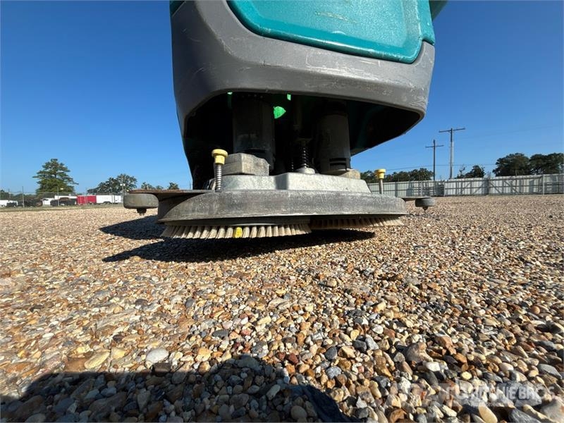 Tennant T600-28 Walk-Behind Electric Floor Scrubber Autre remorque agricole