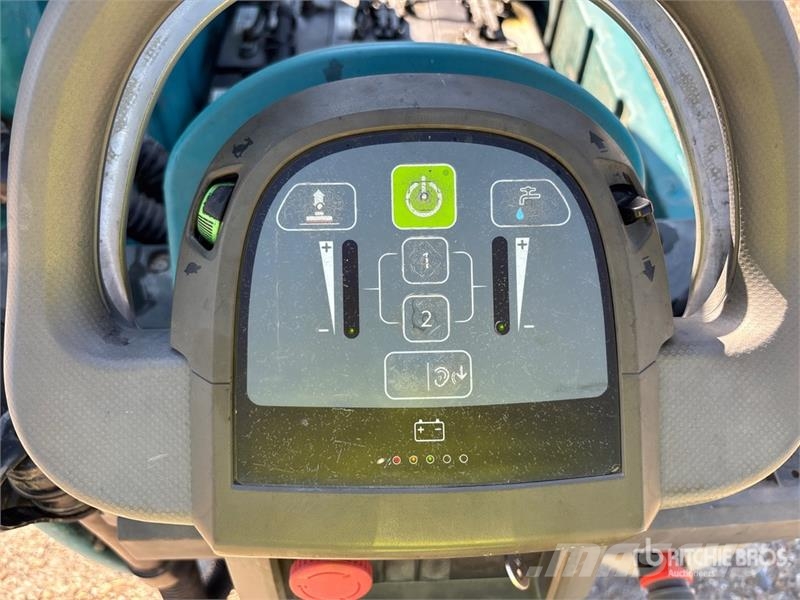 Tennant T600-28 Walk-Behind Electric Floor Scrubber Autre remorque agricole