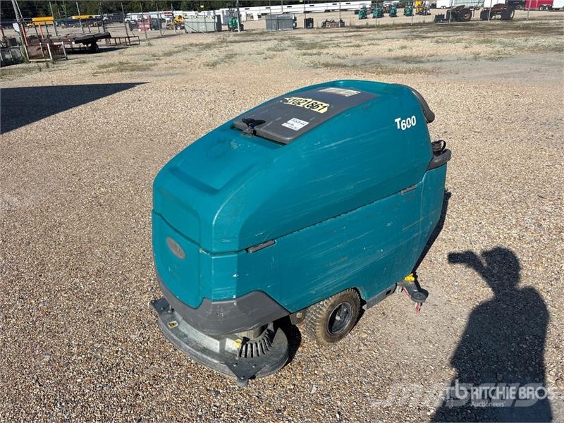 Tennant T600-28 Walk-Behind Electric Floor Scrubber Autre remorque agricole
