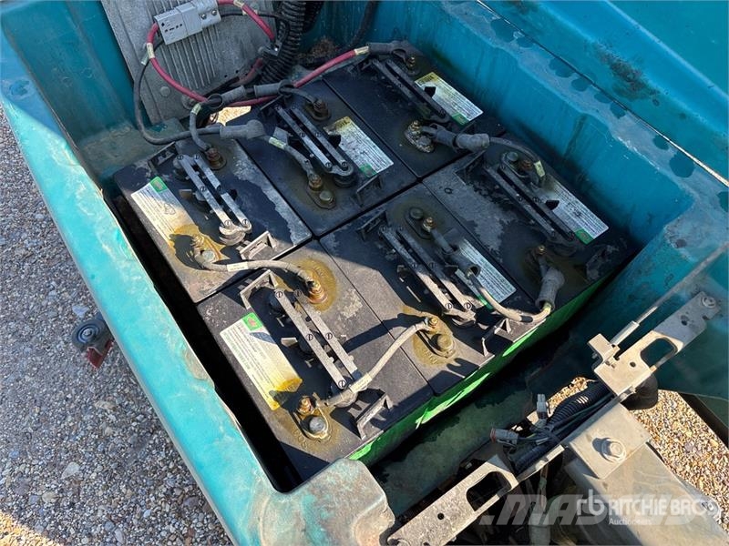 Tennant T600-28 Walk-Behind Electric Floor Scrubber Autre remorque agricole