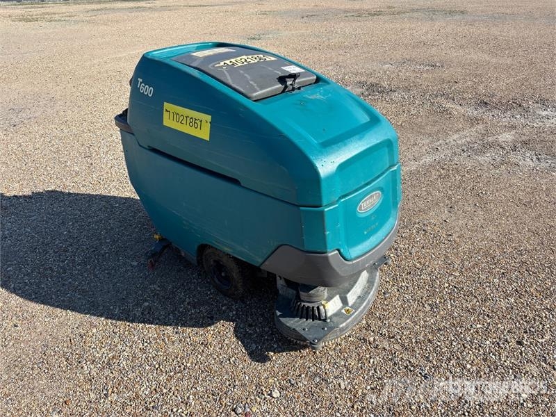 Tennant T600-28 Walk-Behind Electric Floor Scrubber Autre remorque agricole