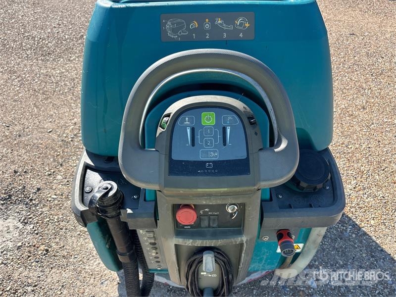 Tennant T600-28 Walk-Behind Electric Floor Scrubber Autre remorque agricole