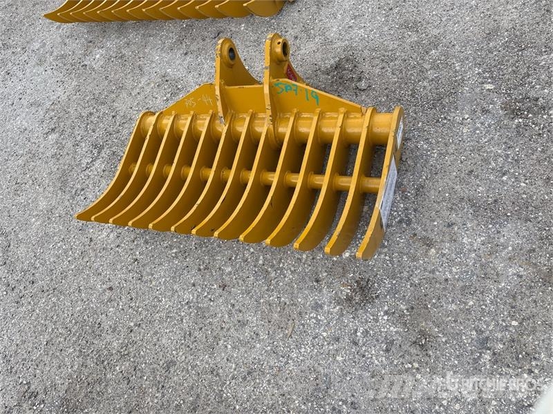 Teran RAKE305C44 44 in Excavator Rake - Fits Cat 305 (Un Pöyhimet ja haravat