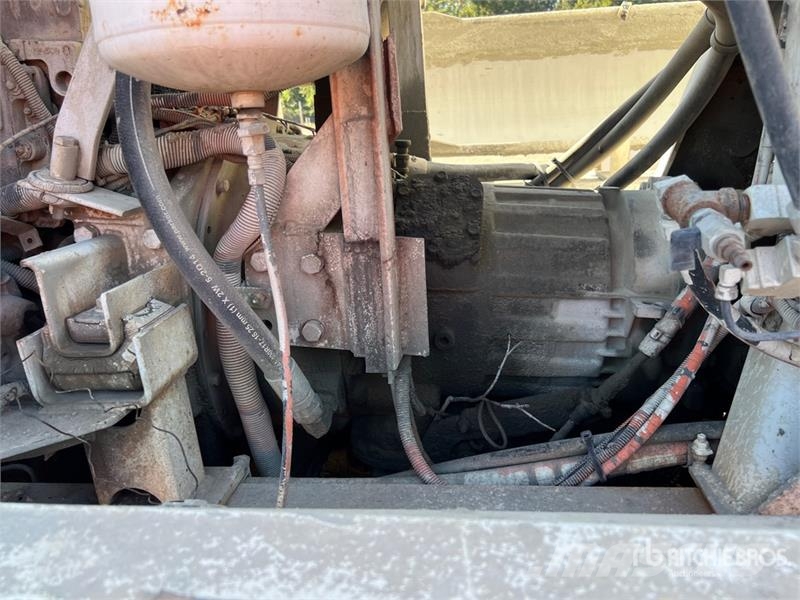 Terex Advance 12x4 Front Discharge Mixer Truck Beton-Mischfahrzeuge