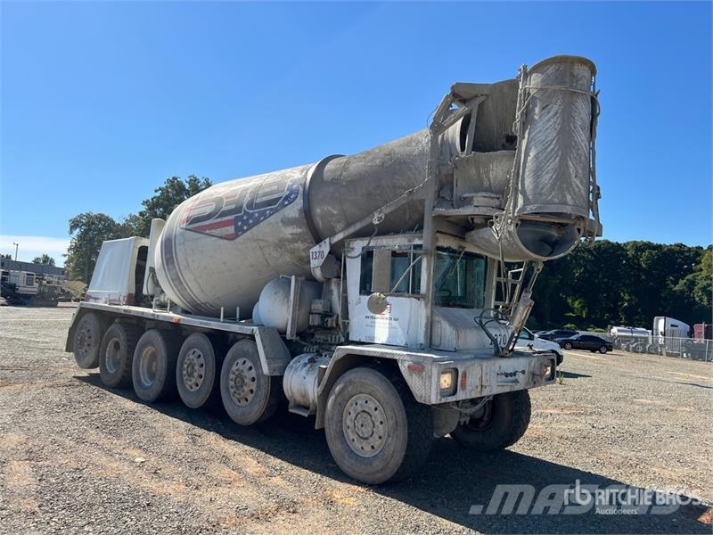 Terex Advance 12x4 Front Discharge Mixer Truck Camion malaxeur