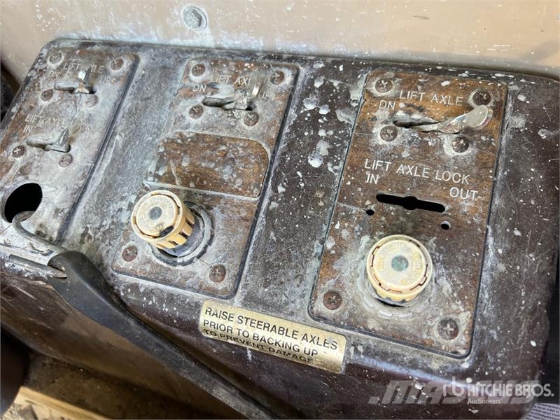 Terex Advance 12x4 Front Discharge Mixer Truck Beton-Mischfahrzeuge