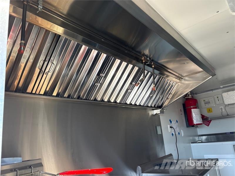  The Fud 14 ft T/A Food Concession Trailer مقطورات أخرى