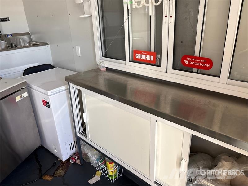  The Fud 14 ft T/A Food Concession Trailer مقطورات أخرى