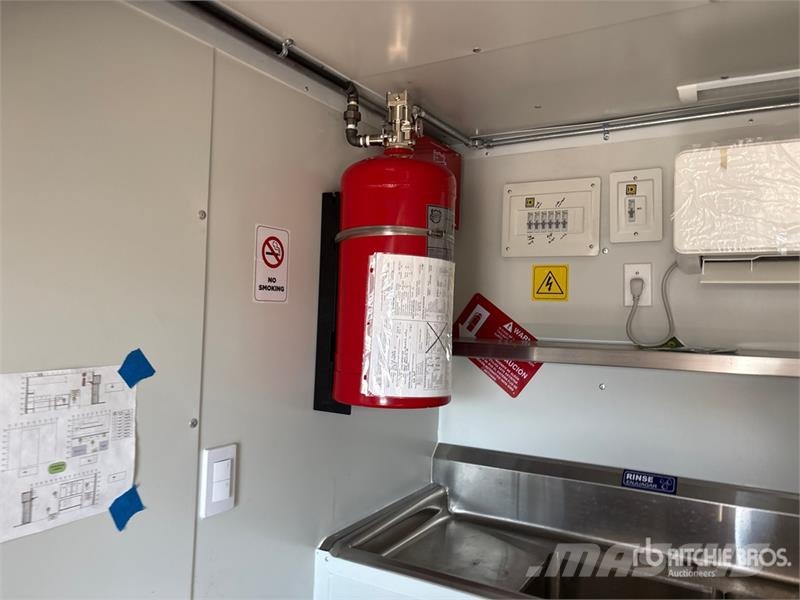  The Fud 14 ft T/A Food Concession Trailer مقطورات أخرى