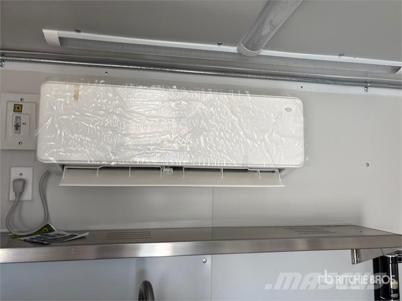  The Fud 14 ft T/A Food Concession Trailer مقطورات أخرى
