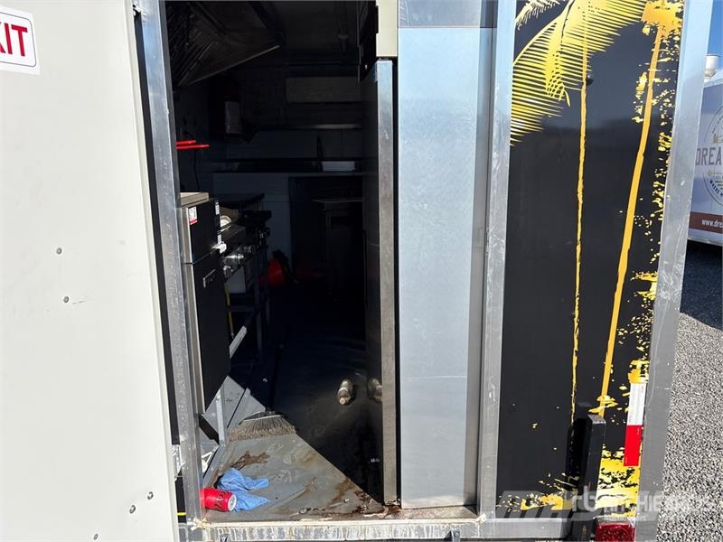  The Fud 14 ft T/A Food Concession Trailer مقطورات أخرى