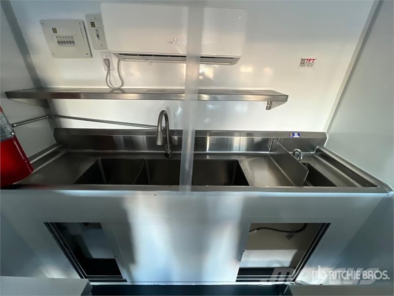 The Fud 16 ft T/A Food Concession Trailer Druge prikolice
